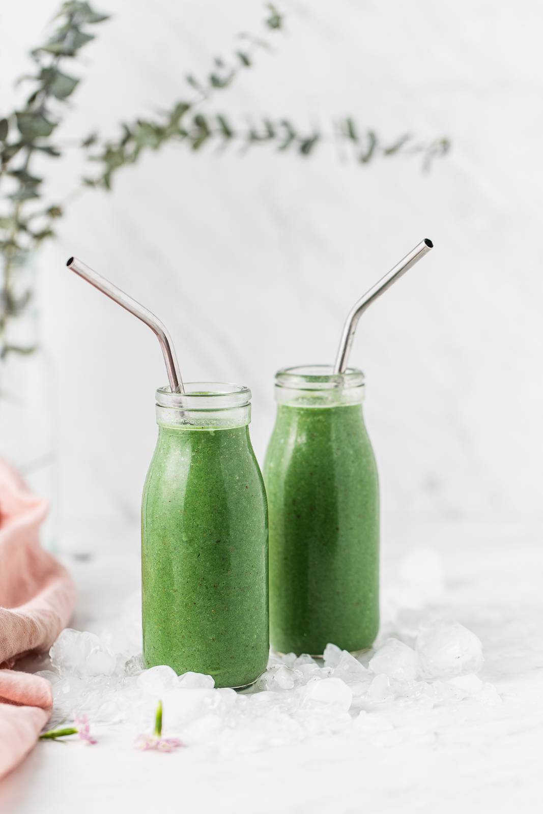 green smoothie in jars with straws photography