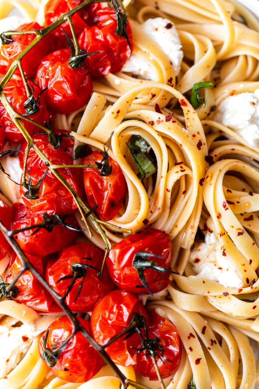 Simple Roasted Cherry Tomato Pasta food photography